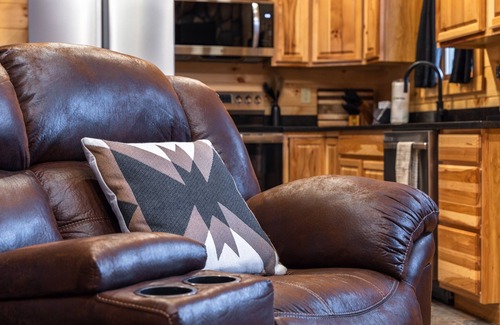 Laurelville Cabin | Snuggle Inn - Cozy Couple's Cabin in Hocking Hills