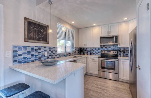 Eagle Hills House | So Private! Home with FREE heated pool! by SPJ Hosting