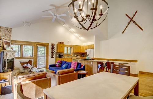 Steamboat Springs House | Soak Up the Mtn Views from the Private HotTub! 2 Car Garage-3 Decks-W/D-Grill-Steps to Free Town Bus
