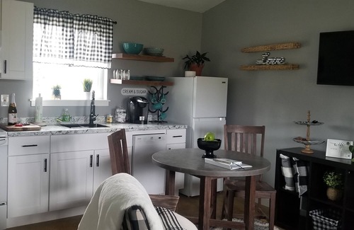 Port Angeles Cottage | Soak up the mountain View in " R Agnew Cottage"