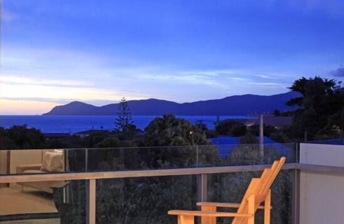 Raumati South House | Soak up the views, enjoy the spa