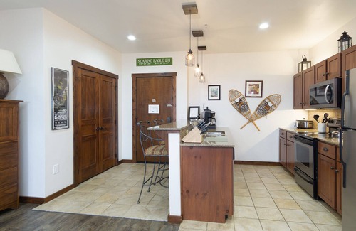 Snowshoe Condo | Soaring Eagle #201: 3 Bedrooms, 2 Full Baths: Slope Side