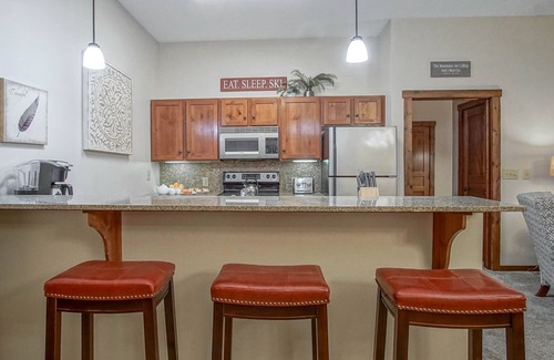 Snowshoe Condo | Soaring Eagle #402: 2 Bedrooms, 2 Full Baths: Slope Side, Hot Tubs. Underground Parking.