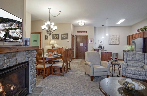 Snowshoe Condo | Soaring Eagle #402: 2 Bedrooms, 2 Full Baths: Slope Side, Hot Tubs. Underground Parking.