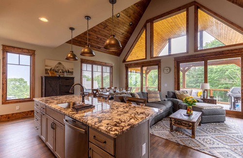 Elk Park House | Soaring Hawk Lodge at Eagles Nest - pet run, big views, two suites
