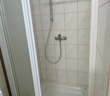 Tisina House | Soba Amaris bianco