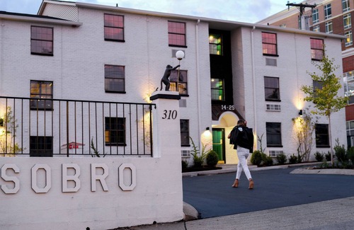 Rutledge Hill House | SoBro Guest House #2 by AvantStay | 2 Blocks to Broadway + Local Art + Parking
