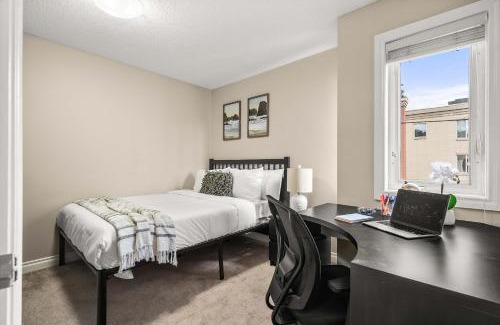 Bridgeland House | Social Haus Trendy 3BR Townhome in Bridgeland YYC