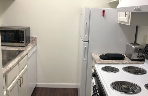Five Points Condo | Soda City Suite: Cozy place in Five Points/USC - walk to everything!