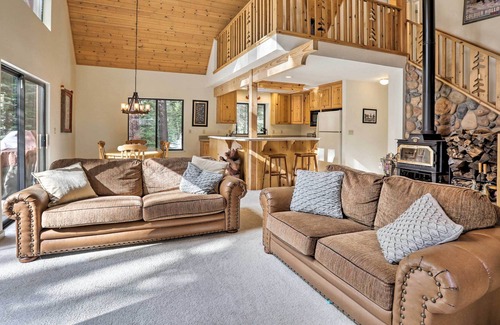 Pla-Vada Woodlands Cabin | Soda Springs Cabin w/ Deck: Mins to 3 Ski Resorts!