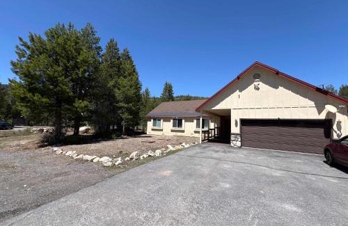 Soda Springs House | Soda Springs Getaway with River & Lake Access