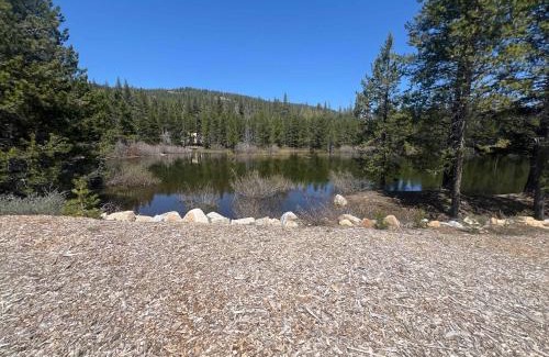 Soda Springs House | Soda Springs Getaway with River & Lake Access