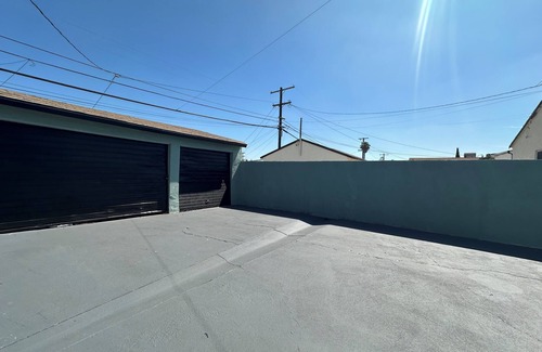 Los Angeles Apartment | Sofi, Kia forum- intuit dome 1-bedroom home Los Angeles upstairs right