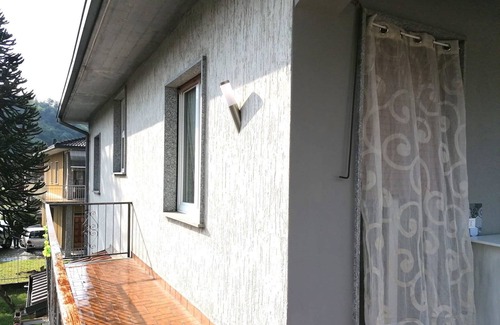 Grantola Apartment | Sofia apartment in Grantola with garden