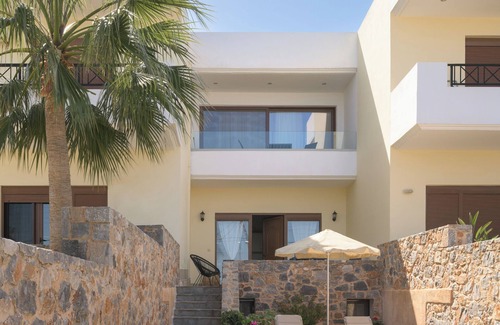 Koutouloufari Apartment | Sofia's Modern Apartment 1, 15 minutes walk from Chersonisos center
