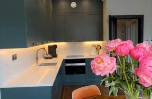 Soho Apartment | Soho Charm: Your London Adventure