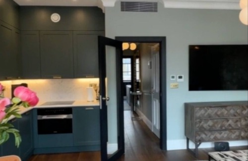 Soho Apartment | Soho Charm: Your London Adventure