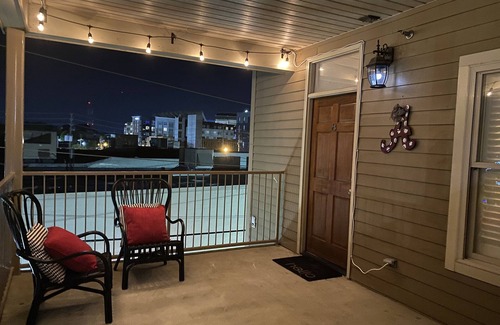 Tuscaloosa Condo | Soho condo on The Strip, 2 1/2 blocks from Bryant-Denny Stadium