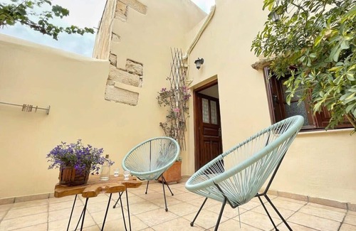 Old Town Rethymnon House | Sohora's Spring Sanctuary - Paradise Courtyard Gem