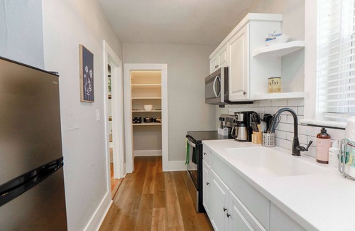 Ghent Apartment | Sojourn at Colley Manor Steps from Local Favorites Unit #6