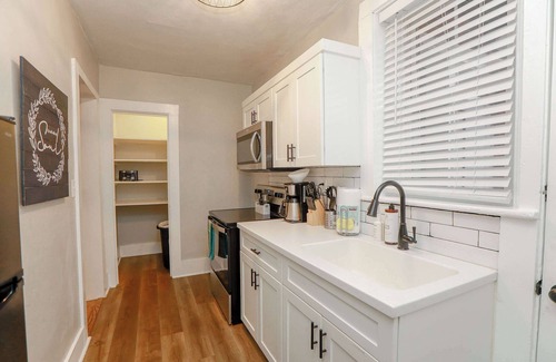 Norfolk Apartment | Sojourn at Colley Manor Unit 4 Sleeps 4