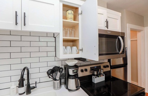 Ghent Apartment | Sojourn at Colley Manor Unit 5 Sleeps 4