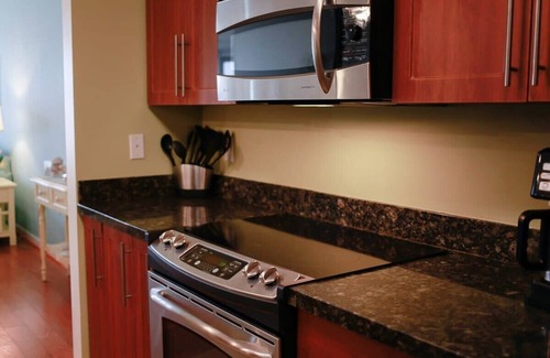Sandbridge Condo | Sojourn Beach Haven Sleeps 7 with Pool near Beach