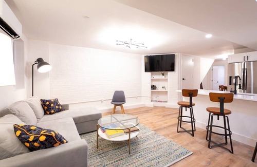 Dupont Circle Condo | Sojourn DuPont Circle Apt: Modern Meets Historic