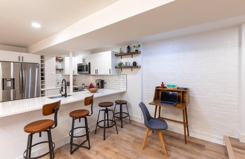 Dupont Circle Condo | Sojourn DuPont Circle Apt: Modern Meets Historic