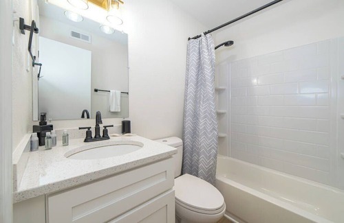East Ocean View Apartment | Sojourn's Chic Bungalow < 10 Min. Stroll to Beach