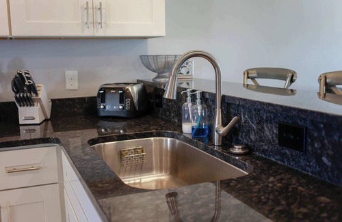 Chic's Beach Apartment | Sojourn's Sea Views with Balcony Sleeps 10