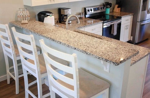 Chic's Beach Apartment | Sojourn's Sea Views with Balcony Sleeps 4