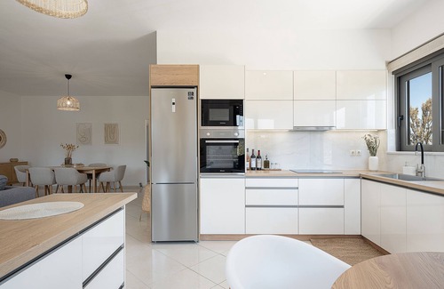 Gerani Apartment | Sol Luxury Apartment: 3BD With a Rooftop Mini-Pool, 150m from the Beach