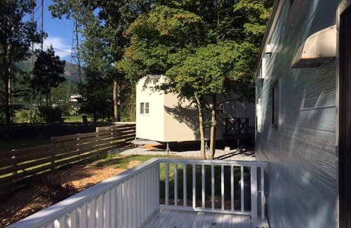 Miyota Cabin | `Sola' A trailer house hotel where you can stay with your pet and your family.