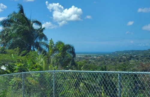 Moca House | Solar bungalow wifi and parking close to beaches