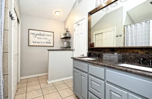 Marble Falls House | Solar Eclipse Find Little Tropical Paradise in peaceful quiet little town.