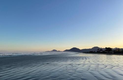 Peruibe House | Solar Miranda - casa com 3 suítes, 150 m da praia