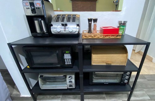 San Juan House | SOLAR POWERED- 3BR w/Kings + Yard, Porch & Grill. 6 Minute Walk to Beach & Eats