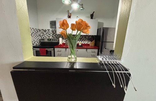 San Juan House | SOLAR POWERED- 3BR w/Kings + Yard, Porch & Grill. 6 Minute Walk to Beach & Eats