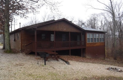 Eckerty Cabin | Solarium Cabin 16 with 4 Bedroom and 2 Bath on Patoka Lake in Southern Indiana