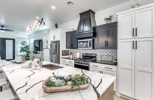 Central Oklahoma City House | SOLENA VIP OKC: Heated pool, Jacuzzi, grill, pool table outside; cozy interior.