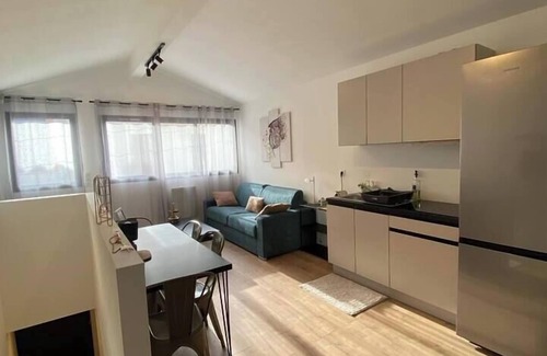 Guilhemery Apartment | Solférino center cosy studio up Gabriel Péri