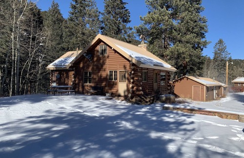 Lyons Cabin | Solitude-Cabin A: Riverside 3 Bdrm+/Private Deck & Fire Pit/40 mins From Boulder
