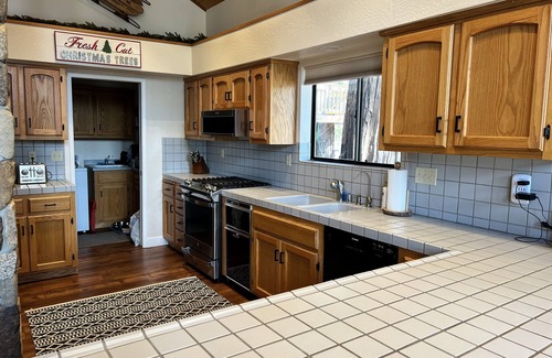 Shaver Lake Cabin | Solitude in the Cedars, Spacious Mountain Home