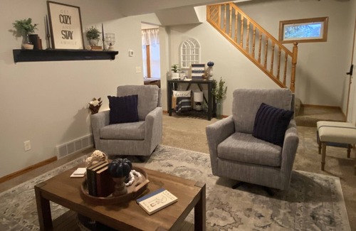 Mitchell House | Solitude on Sixth, a cozy house in a quiet neighborhood.