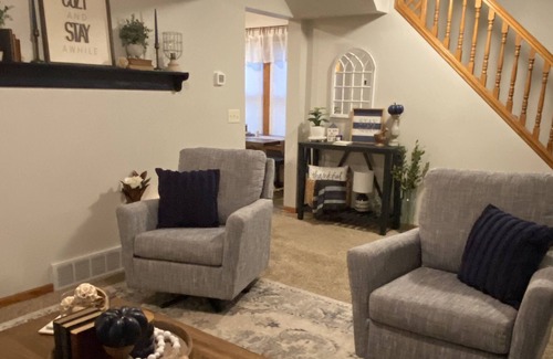 Mitchell House | Solitude on Sixth, a cozy house in a quiet neighborhood.