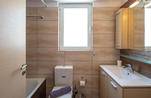 Agios Dimitrios Apartment | Solon - Deluxe City Center Apartment