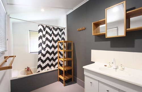 Somerset Dam House | Somerhouse in Somerset Dam