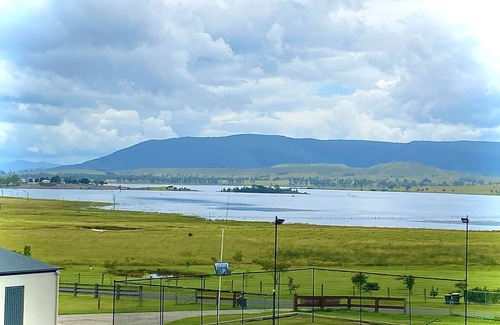 Hazeldean House | Somerset Dreams| Sleeps 10| Dam Views| Brand New Hamptons Home|Free Wi-Fi