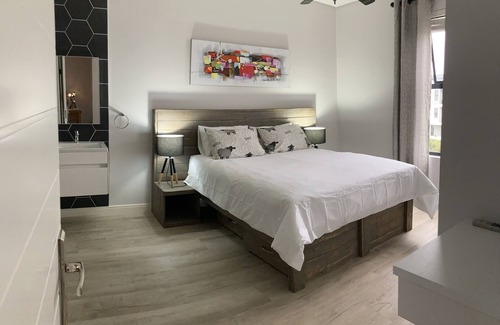 Trawal Apartment | Somerset West Luxury Flat in Gated Community - gym, coffee shop, walking paths!